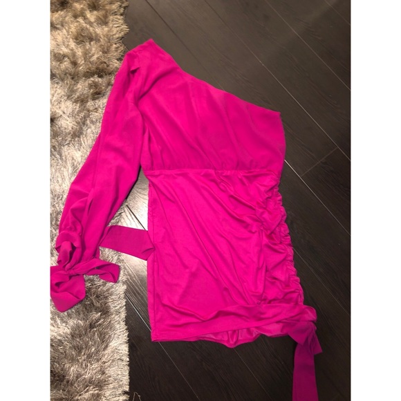 Revolve Dresses & Skirts - REVOLVE HOT PINK ONE SHOULDER DRESS ♥️💃🏻🔥⭐️